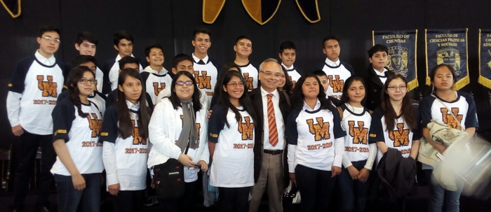 Nuestro ex-alumno Diego Baltazar recibi un reconocimiento del Rector.